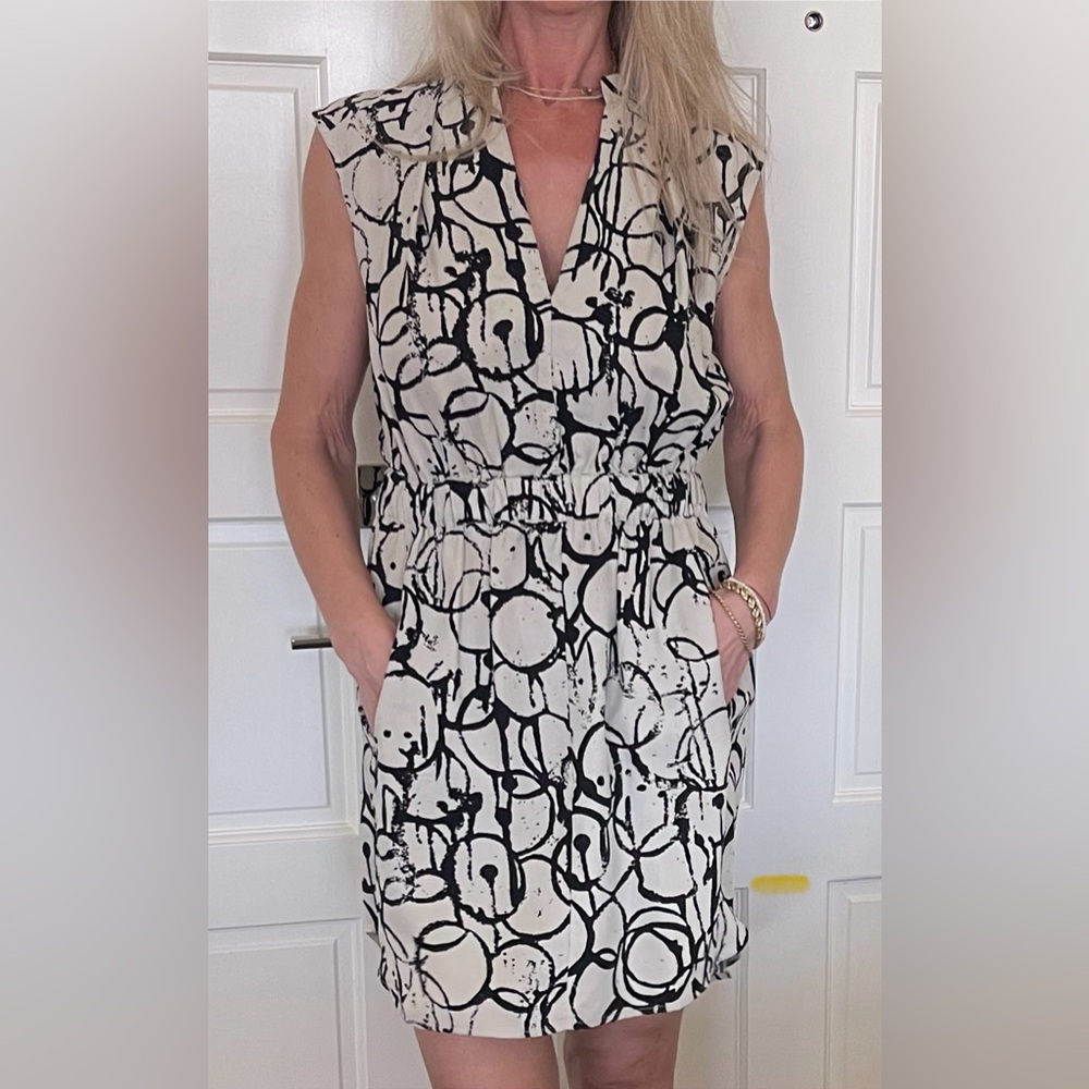Abstract Black and White Women's mini dress or tunic with pockets.